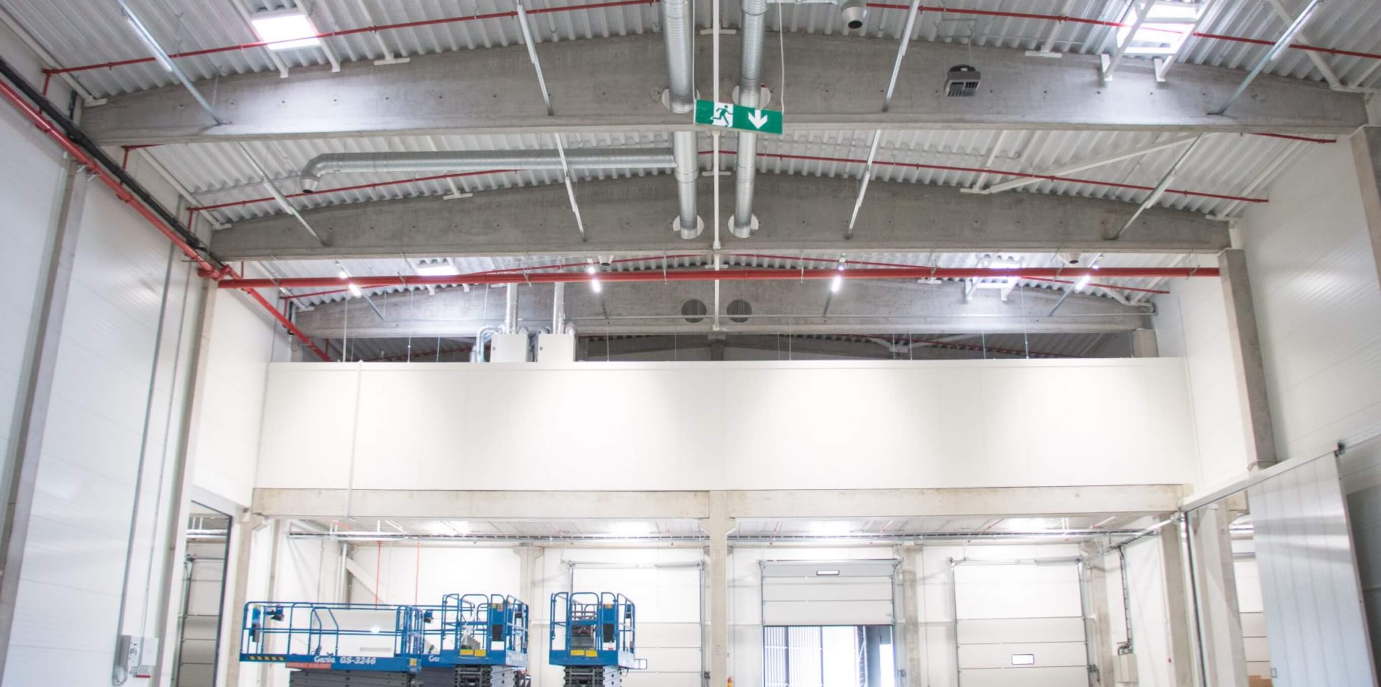 "Entafarma" storage building with administrative premises 